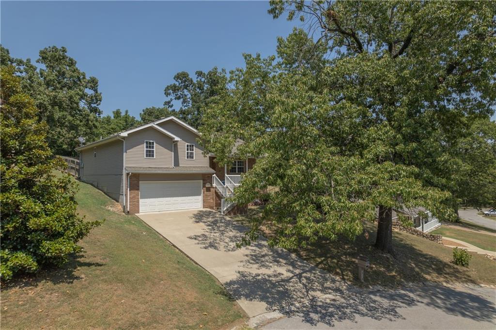 920 Canyon Dr, Neosho, MO 64850