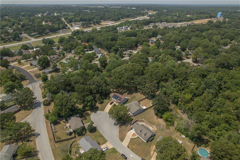 920 Canyon Dr, Neosho, MO 64850