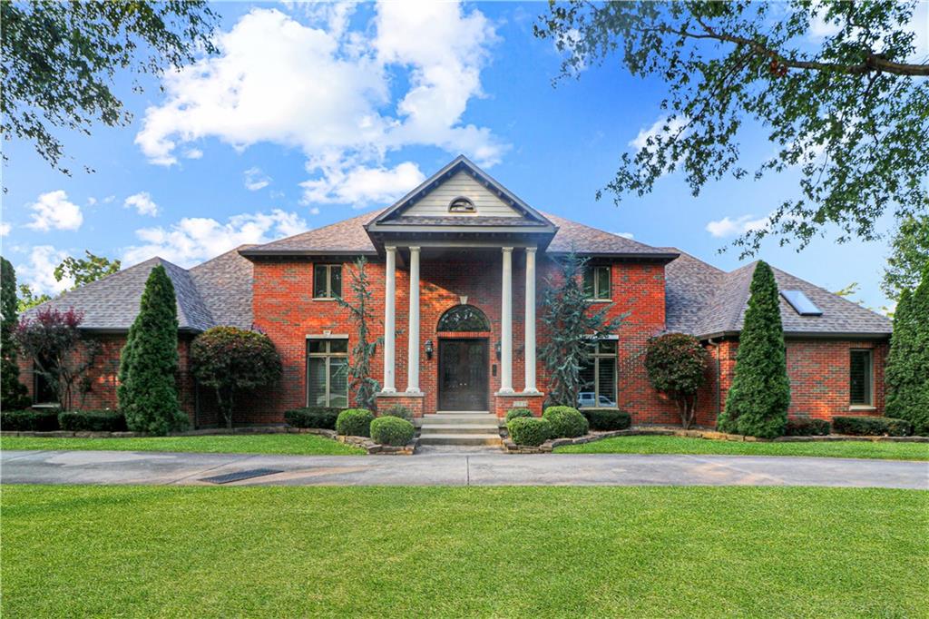 1233 Pembrooke Dr, Warrensburg, MO 64093