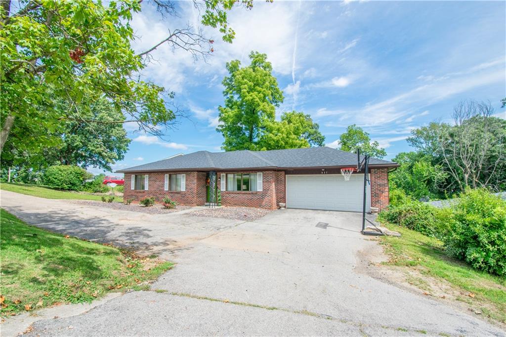 831 Crestmere Ct, Jefferson City, MO 65109