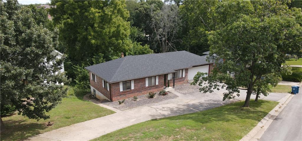 831 Crestmere Ct, Jefferson City, MO 65109