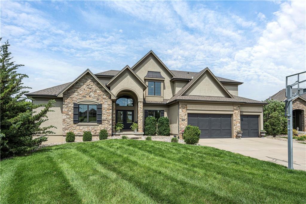 1304 Lakecrest Cir, Raymore, MO 64083