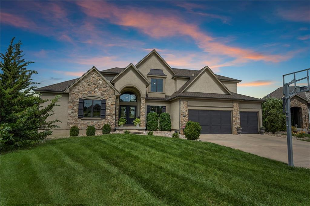 1304 Lakecrest Cir, Raymore, MO 64083