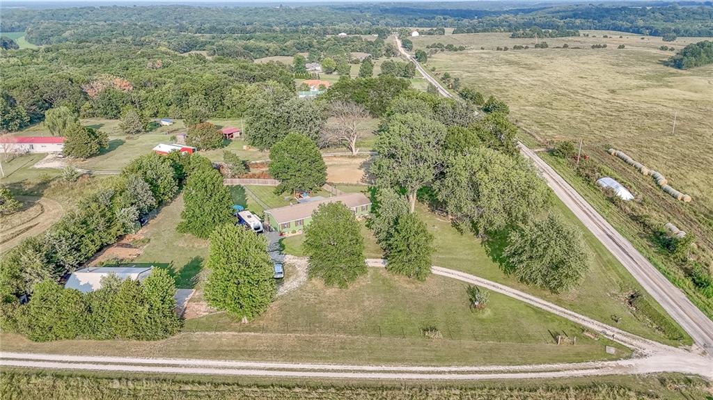 423 SE State Pp Hw, Leeton, MO 64761