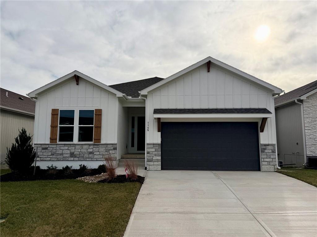 1145 SW Whitby Dr, Lee's Summit, MO 64083