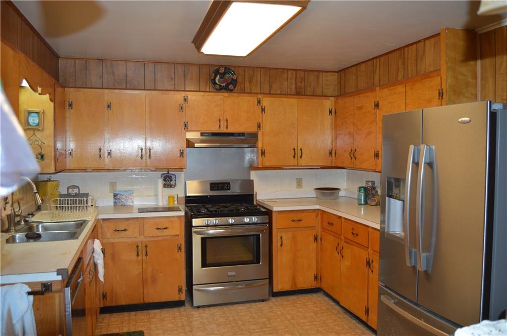 20426 Ibex Rd, Neosho, MO 64850