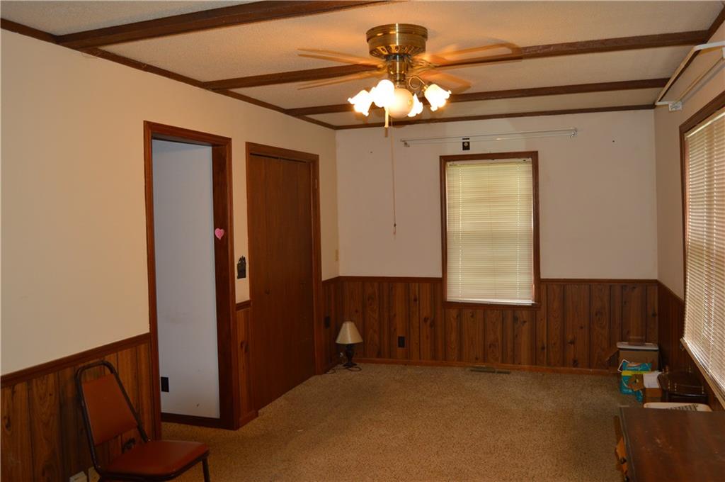 20426 Ibex Rd, Neosho, MO 64850