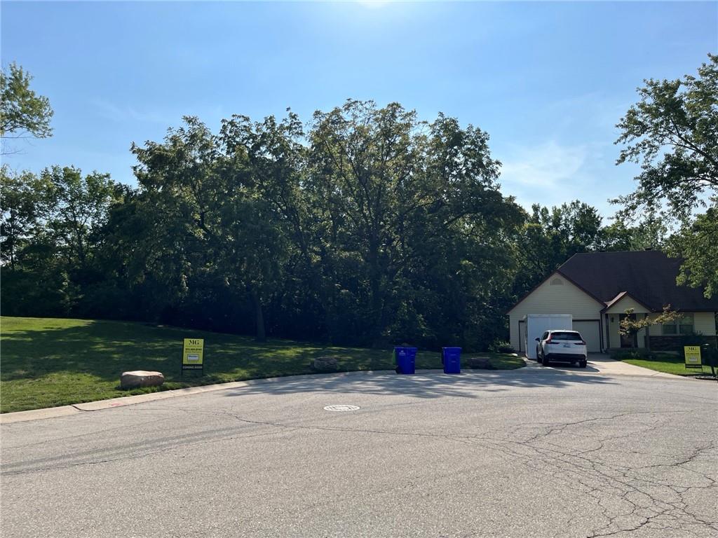 5525 Bradshaw St, Shawnee, KS 66216