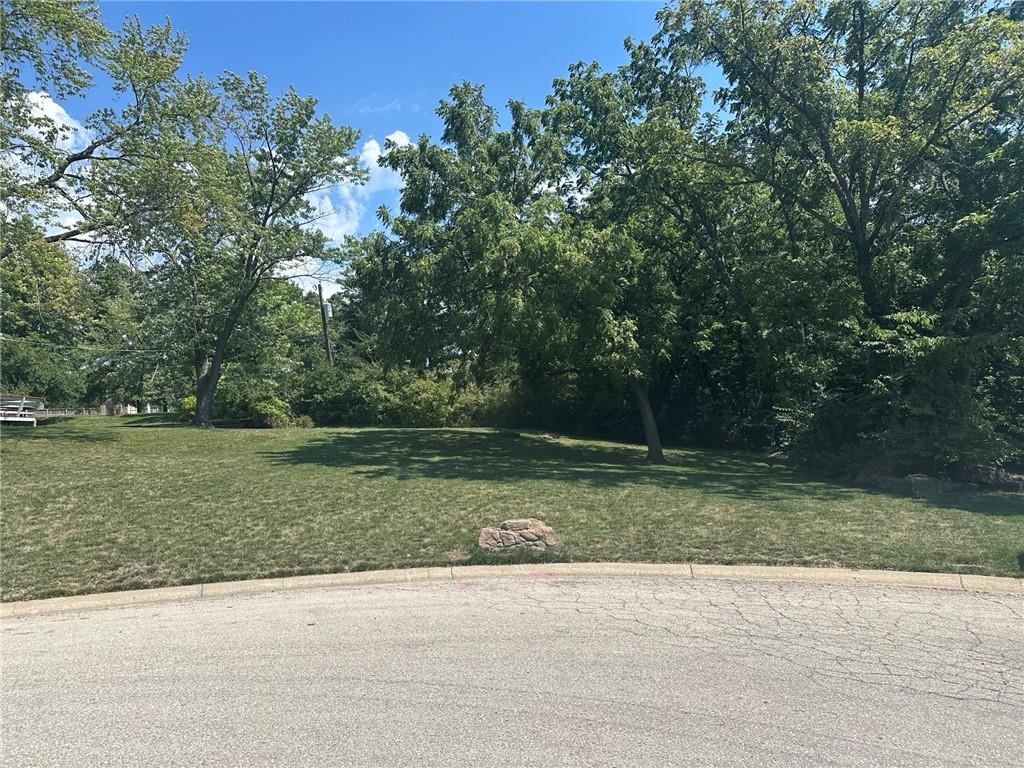 5525 Bradshaw St, Shawnee, KS 66216