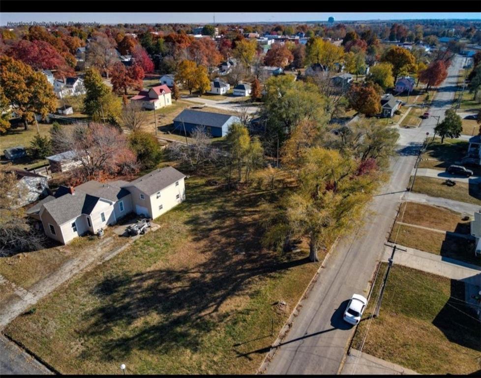 815 Hiawatha Ave, Hiawatha, KS 66434