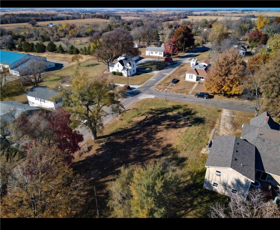 815 Hiawatha Ave, Hiawatha, KS 66434