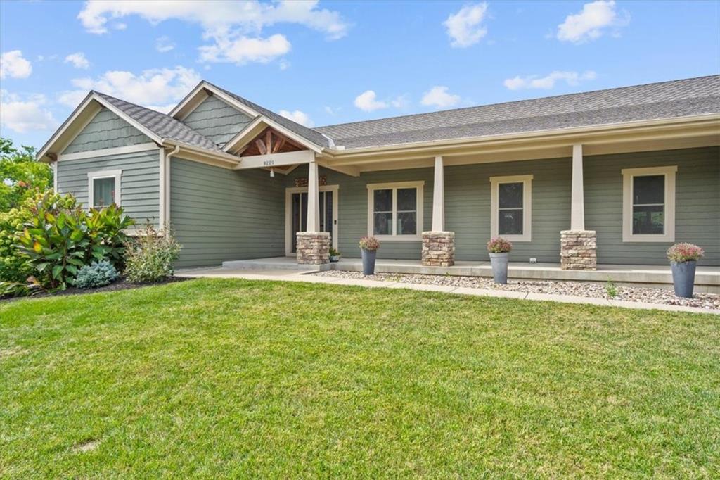 9220 Shorewood Dr, De Soto, KS 66018