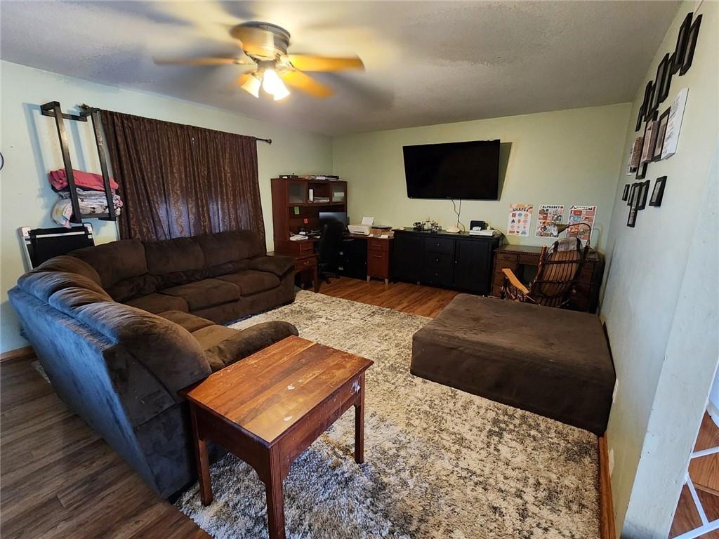 18701 W 210th St, Ridgeway, MO 64481