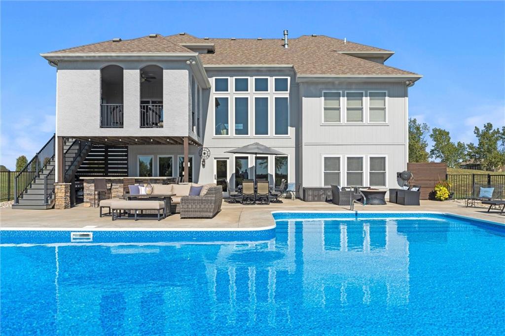 1210 E 188th Ter, Raymore, MO 64083