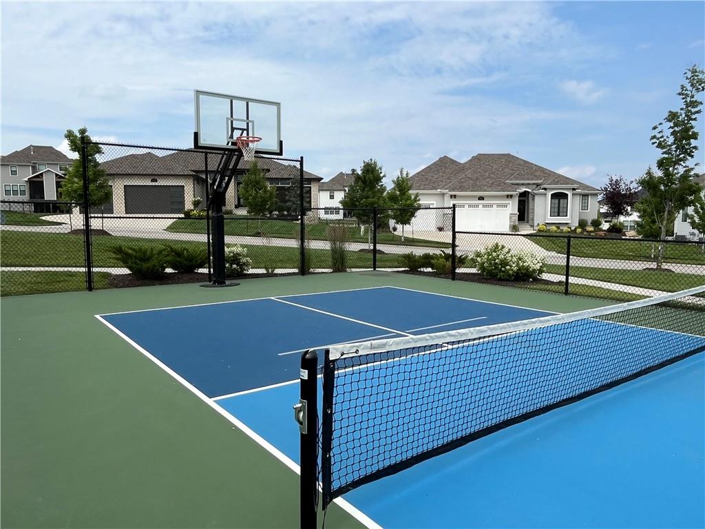 12303 W 167th Ter, Overland Park, KS 66221