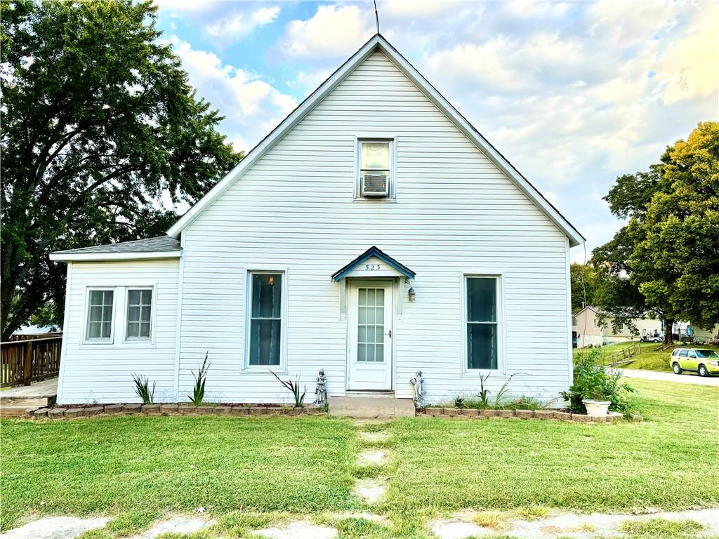 523 3rd St, Barnard, MO 64423