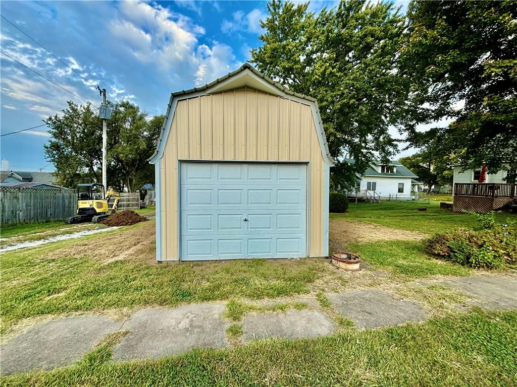 523 3rd St, Barnard, MO 64423