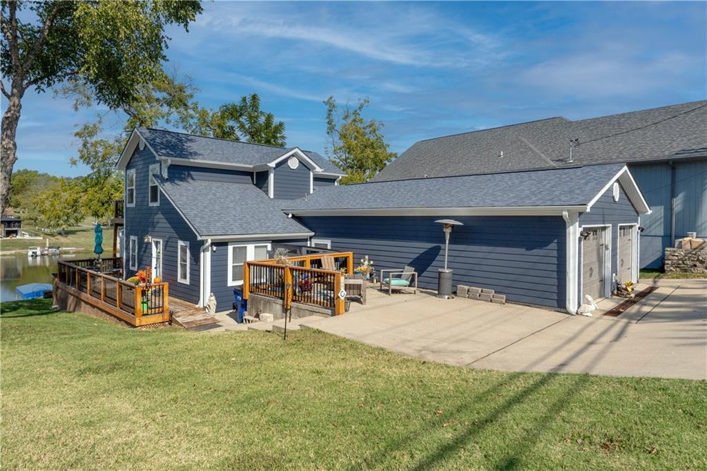 10 Clipper Dr, Lake Tapawingo, MO 64015