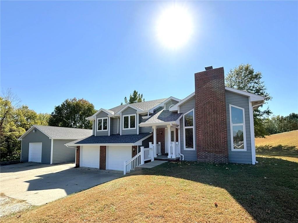 2402 Meadow Ridge Dr, St Joseph, MO 64504