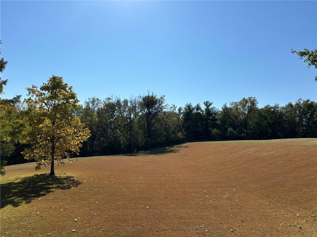 2402 Meadow Ridge Dr, St Joseph, MO 64504