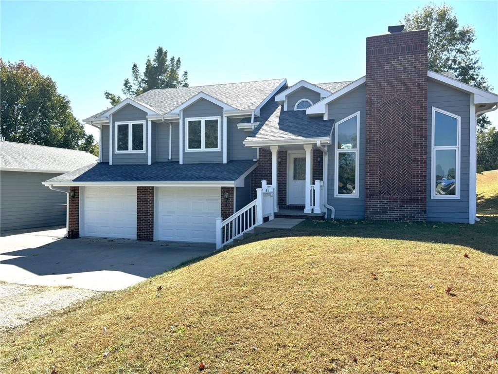 2402 Meadow Ridge Dr, St Joseph, MO 64504