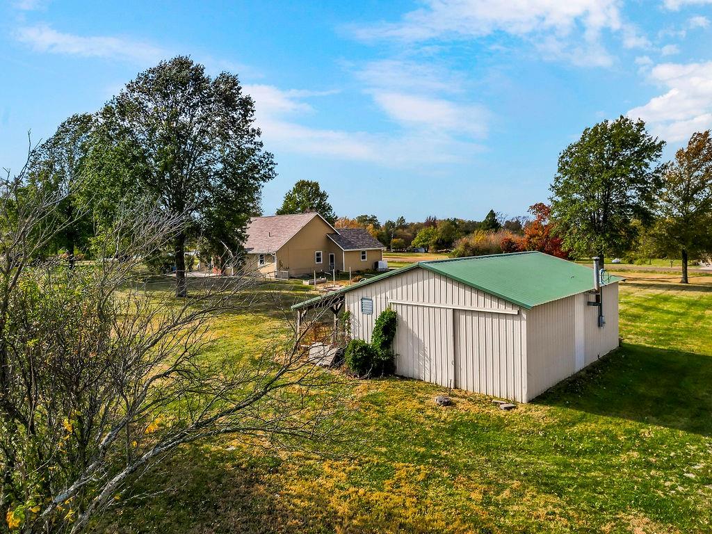 17274 163rd St, Basehor, KS 66012