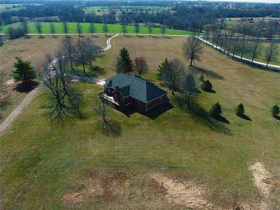 11224 W 239th St, Bucyrus, KS 66013