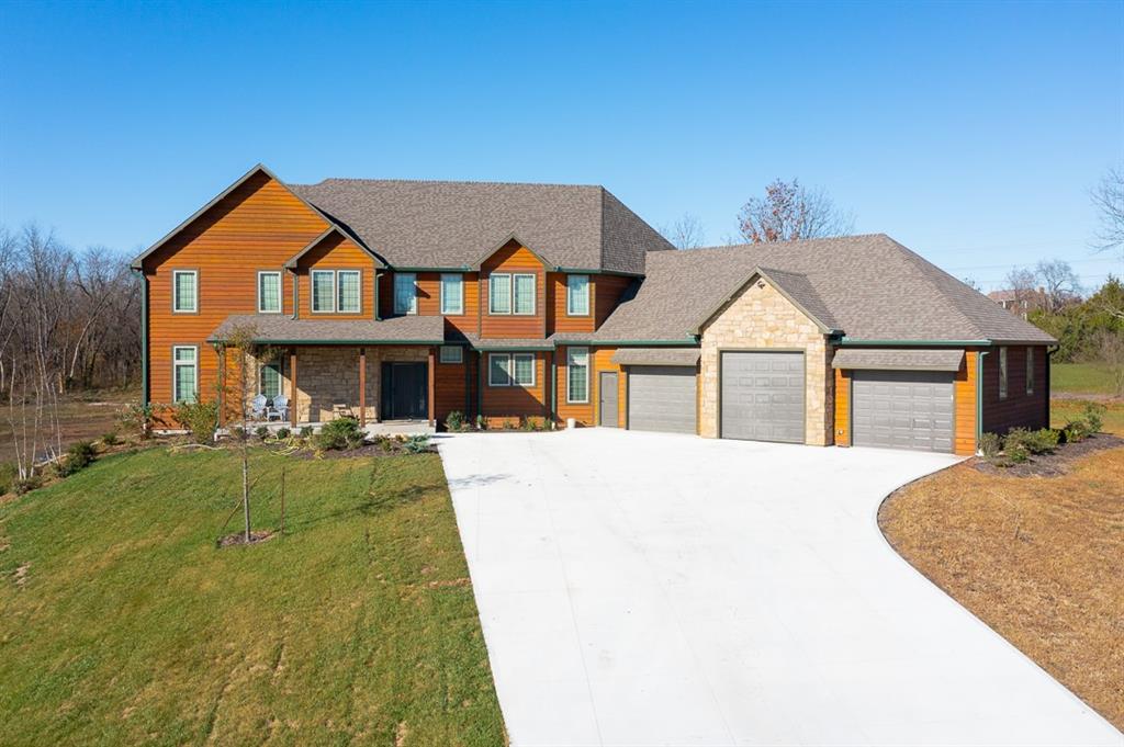 20473 199th St, Tonganoxie, KS 66086