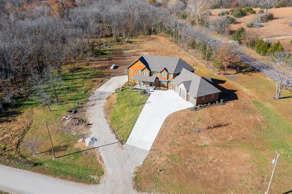 20473 199th St, Tonganoxie, KS 66086