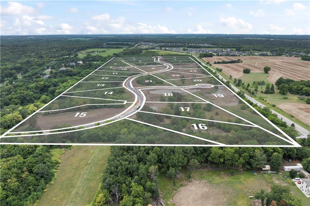 17285 Galloway Dr, Stilwell, KS 66085
