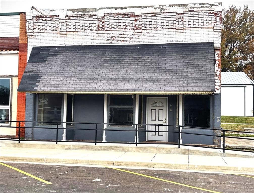 616 Oak St, Lathrop, MO 64465
