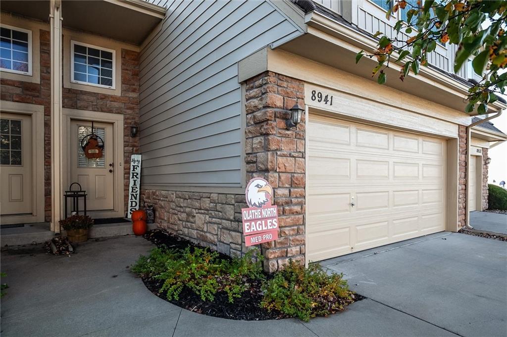 8941 Inkster St, Lenexa, KS 66227