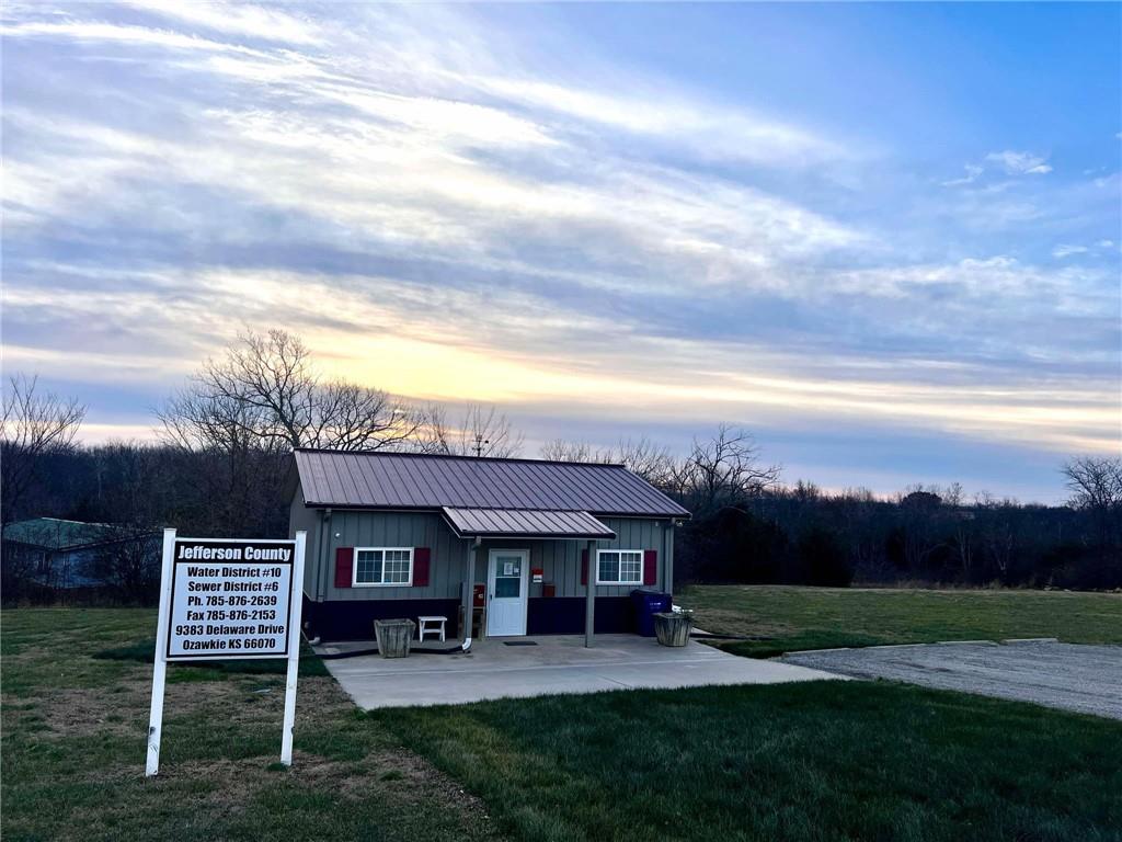10611 Jesse James Rd, Ozawkie, KS 66070