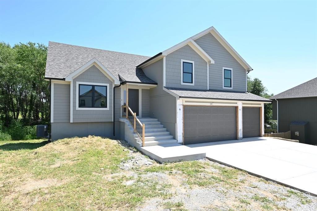 105 Wagers Cir, Dearborn, MO 64439