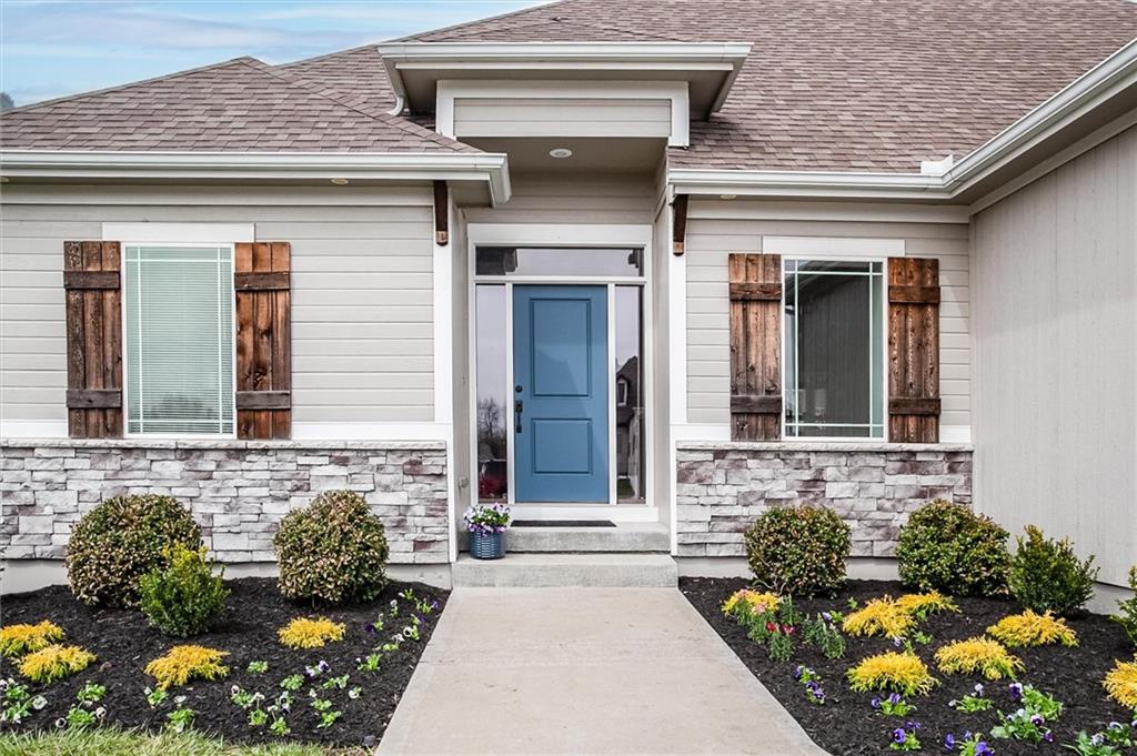 1059 SW Conch Cir, Blue Springs, MO 64064