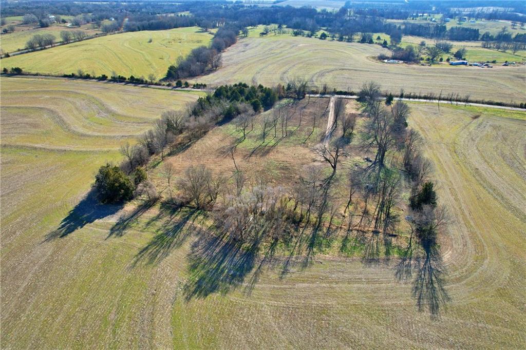 32251 Bluhm Rd, Smithton, MO 65350