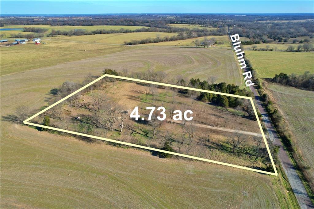 32251 Bluhm Rd, Smithton, MO 65350
