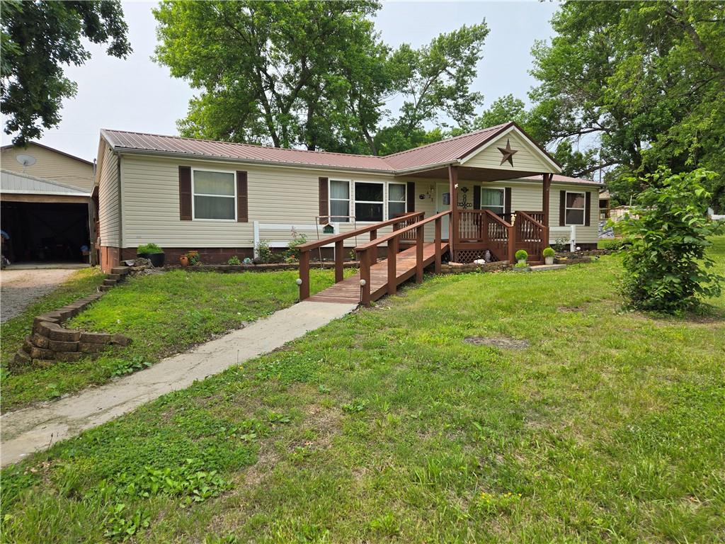 423 Elm St, Mound City, KS 66056