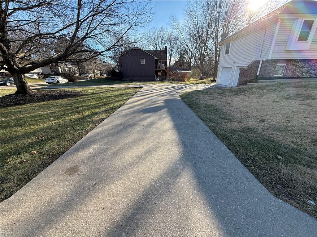 3010 Squire Ln, Country Club, MO 64506