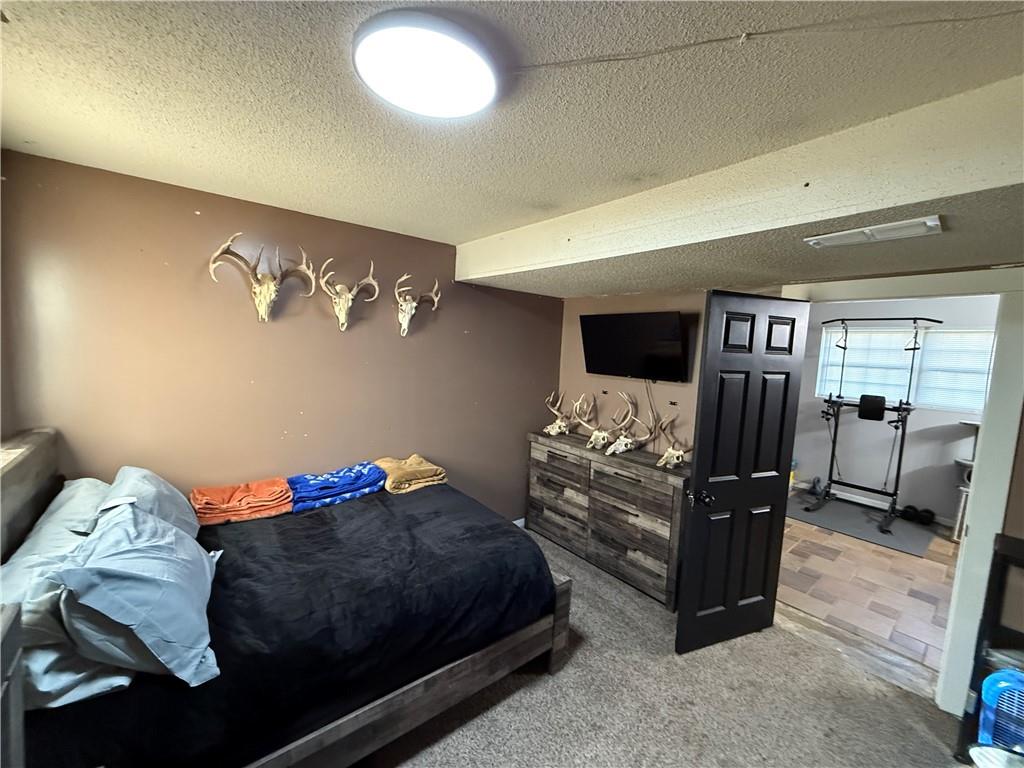 3010 Squire Ln, Country Club, MO 64506