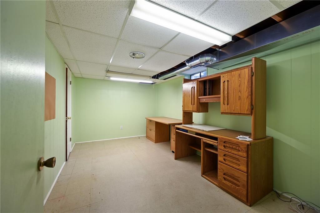 3385 W 183rd St, Stilwell, KS 66085