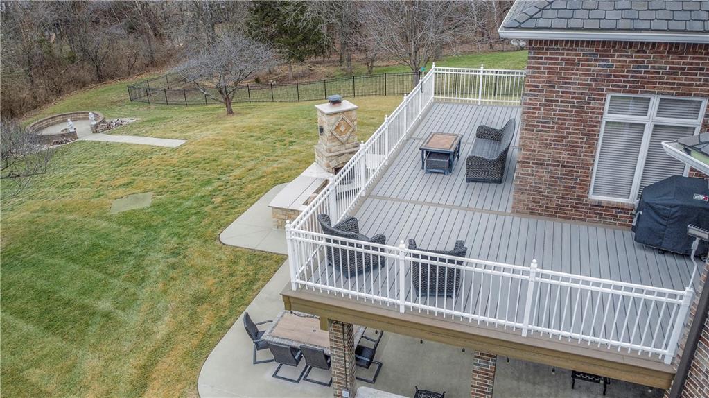 1609 Sunridge Dr, Blue Springs, MO 64015
