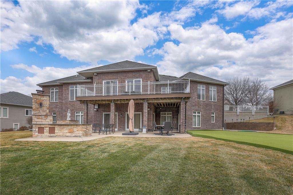1609 Sunridge Dr, Blue Springs, MO 64015