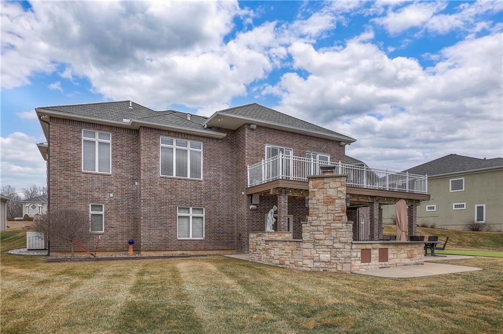 1609 Sunridge Dr, Blue Springs, MO 64015