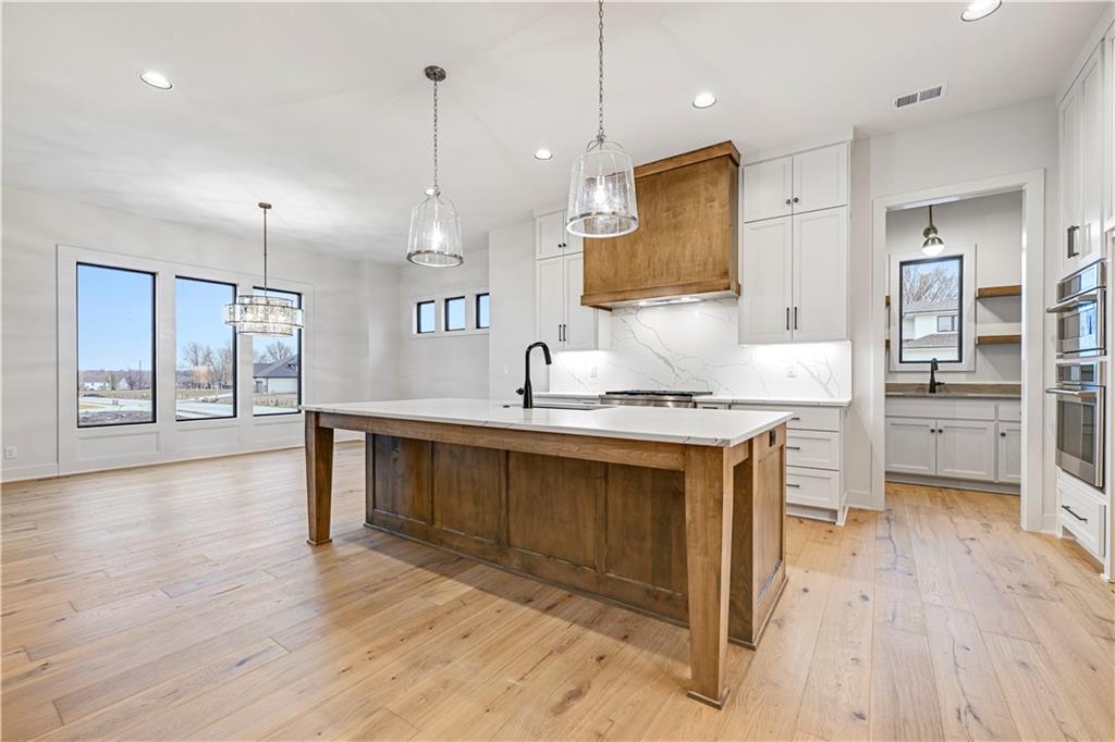 17017 Parkhill St, Overland Park, KS 66221
