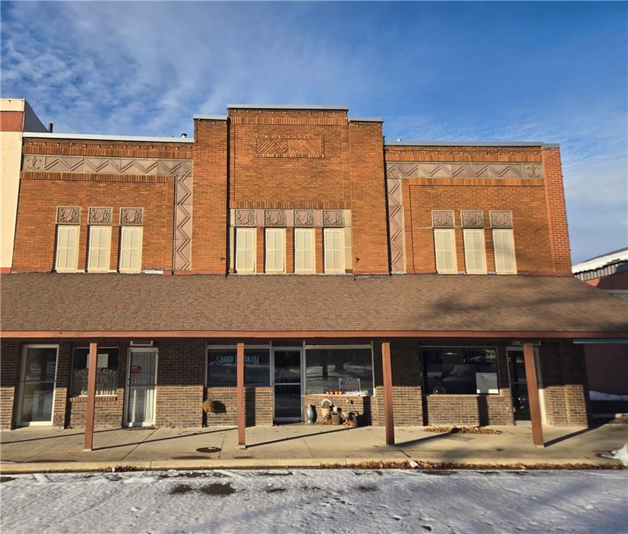112 E Forest St, Girard, KS 66743
