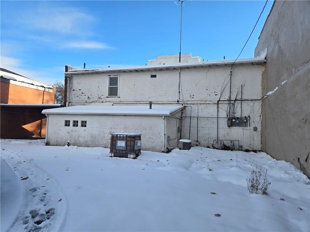 112 E Forest St, Girard, KS 66743