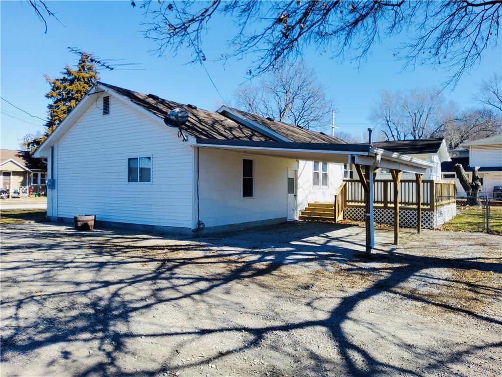 206 E Elm St, Hardin, MO 64035