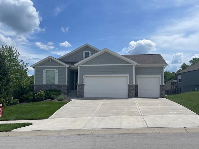 1113 SW Whitby Dr, Lee's Summit, MO 64083