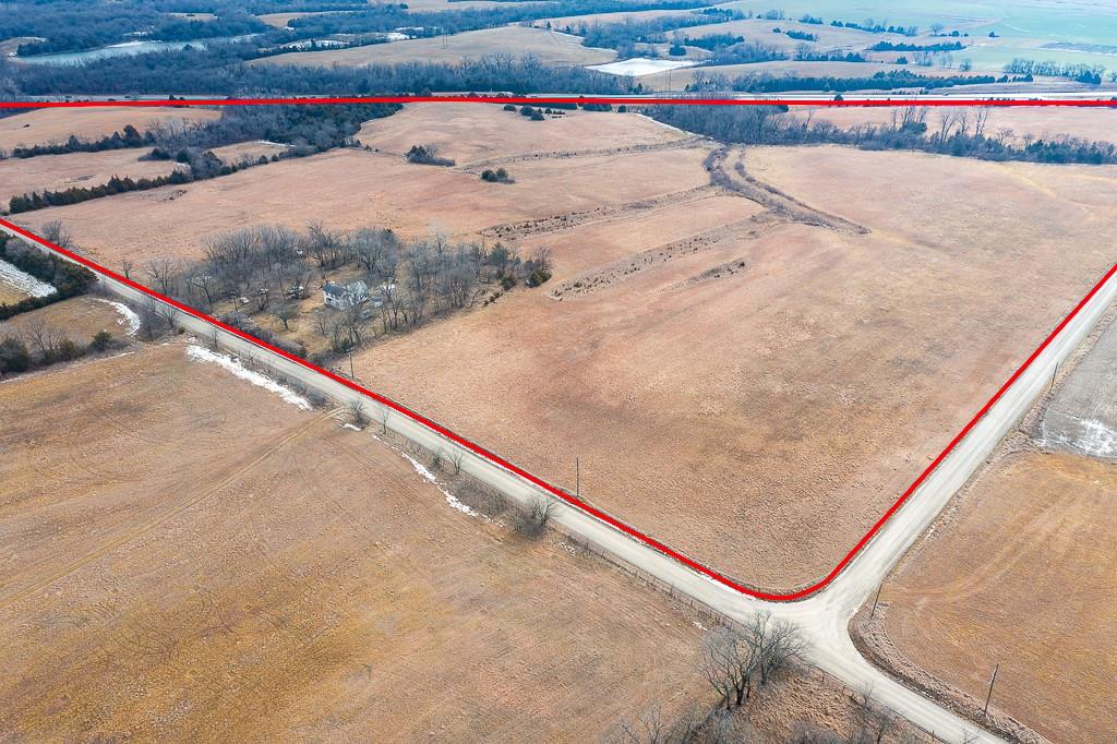 23685 Cantrell Rd, Tonganoxie, KS 66086